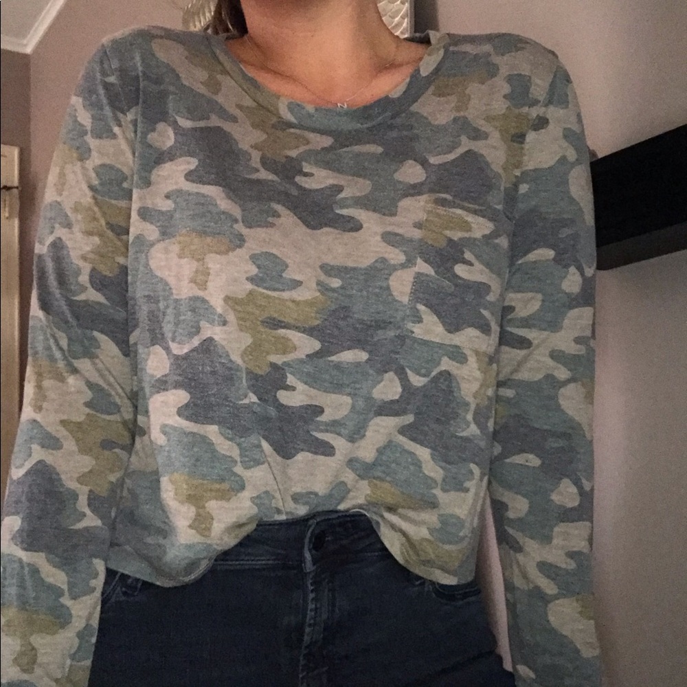 Tresics Camo Cropped Long Sleeve
